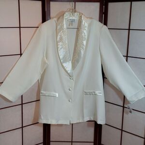 VNTG Venezia Vitale White Satin Lace Floral Lapel Suit Jacket